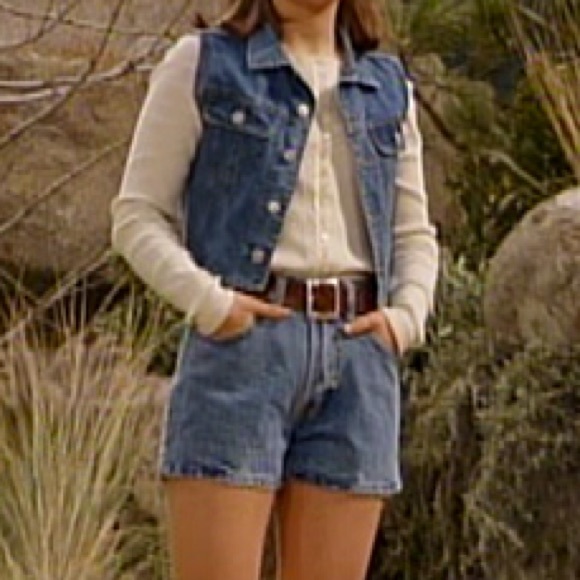 ISO High Waisted 80s Mom Shorts - Picture 2 of 7